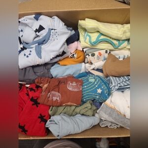 Gender neutral boy or girl clothes lot 9-12 months 10 pieces